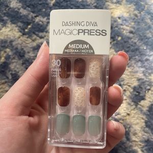 NIB Dashing Diva fall press on nails